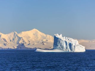 Icebergue gigante soltou-se da Antártida