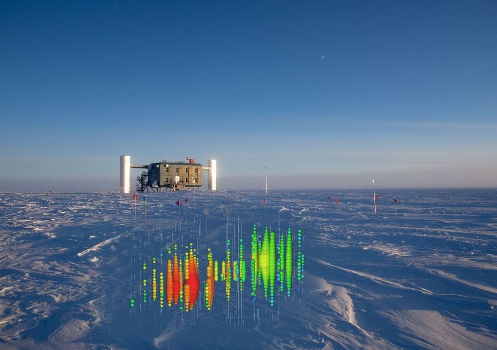 Der oberirdische Teil des IceCube-Experiments und die grafische Simulation eines Messsignals der Detektoren im Eis. Bild: Stephan Richter/IceCube/Beatrix von Puttkamer (Fotomontage)
