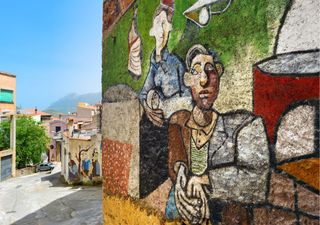 Il borgo con i murales più famosi d’Italia: un museo a cielo aperto in Sardegna