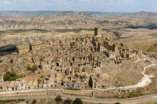 Il borgo fantasma della Basilicata che sta rinascendo ed è perfetto per un weekend insolito 