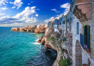 Il borgo sospeso tra cielo e mare che in giugno offre il meglio di sé