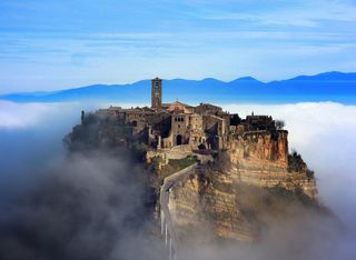 Il borgo sospeso tra le nuvole: Civita di Bagnoregio, la città che muore