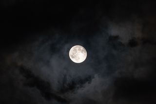 Il calendario lunare del 2026: quando sarà la prossima Luna piena?