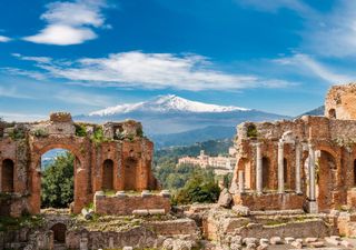 Il connubio perfetto fra arte, storia e natura: alla scoperta di Taormina, l'affascinante "Perla dello Ionio"