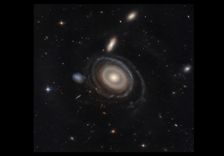 Il curioso caso della galassia “occhio di bue”, così chiamata per il numero record di anelli