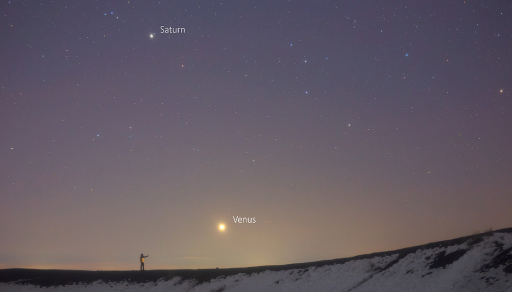 Nello scatto di Dario Giannobile, il pianeta Venere, nelle vesti di Lucifero, sopra uno dei crateri sommitali dell'Etna preannuncia l'arrivo dell'alba. Credit: Dario Giannobile.