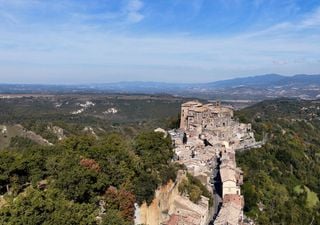 Il fantastico viaggio attraverso il bosco che conduce al misterioso altare etrusco di Bomarzo