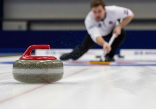 Il fascino millenario del curling: oggi al via la sfida di Milano Cortina 2026 tra fisica ed esempio di sportivit&agrave;