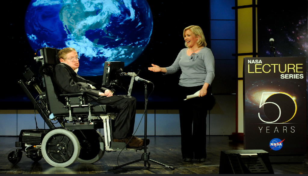 Il fisico Hawking in occasione delle celebrazioni per il 50esimo della NASA. Credit: NASA