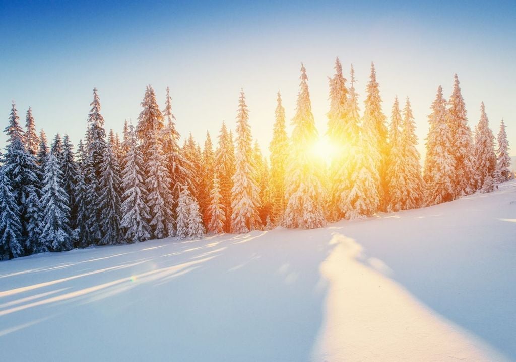 Stratwarming. Nel 2018-2019, ad esempio, un major stratwarming ha portato a un'ondata di freddo molto forte in Nord America. Monitorare questi fenomeni è cruciale per le previsioni a lungo termine, utilizzando modelli numerici e dati da satelliti come quelli della NASA o dell'ESA.