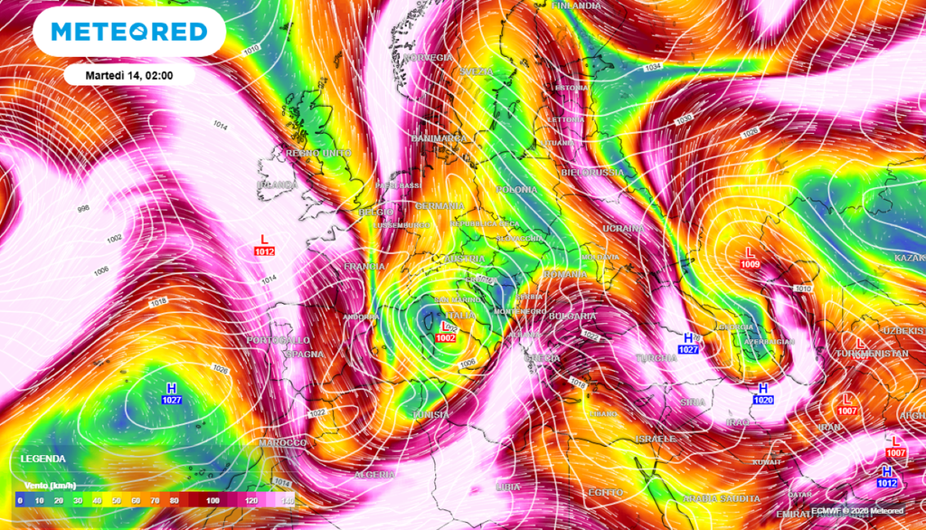 L’unione fra i due getti, come detto, non farà altro che favorire lo sviluppo di queste depressioni extratropicali, avvettando vorticità positiva che farà approfondire ulteriormente queste strutture depressionarie, rendendole a tratti profonde.