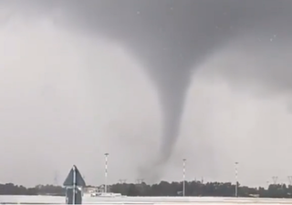 Il maltempo sferza l'Italia, tornado su Civitavecchia: video!