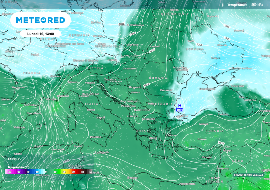 La presenza di una NAO neutra, o lievemente negativa, ci indica che l’anticiclone delle Azzorre non riuscirà a sbarrare la strada alle correnti umide oceaniche e al flusso perturbato.