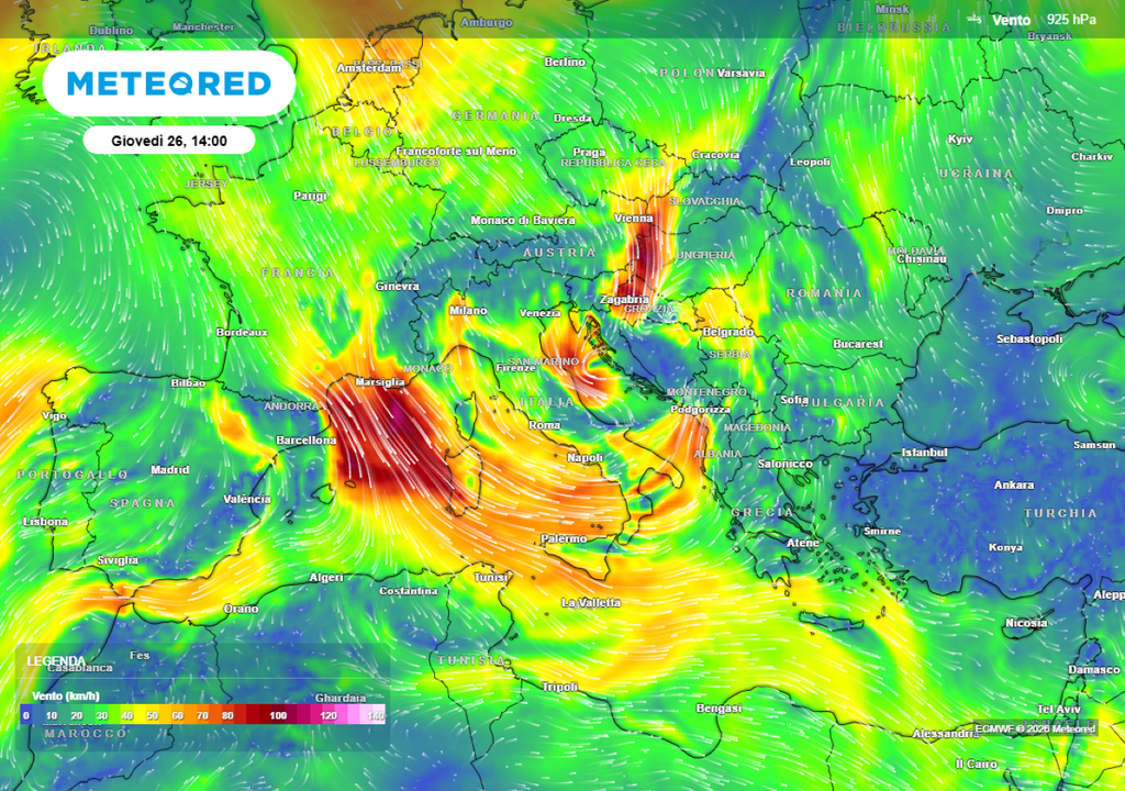 L'arrivo del freddo sarà accompagnato da venti molto forti che spazzeranno l'Italia, con raffiche capaci di superare i 70 km/h.