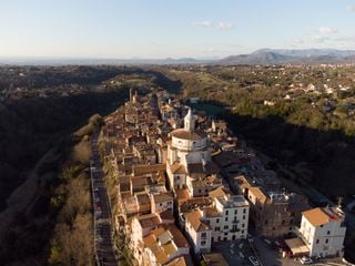 Il paese poco conosciuto dove i romani comprano pane, vino e salumi artigianali