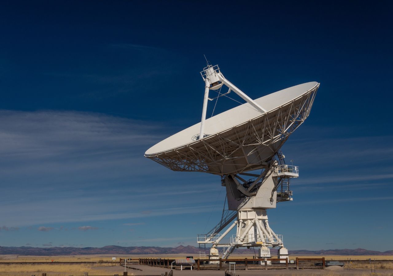 Un'antenna radio in ascolto dello spazio, nel Nex Mexico