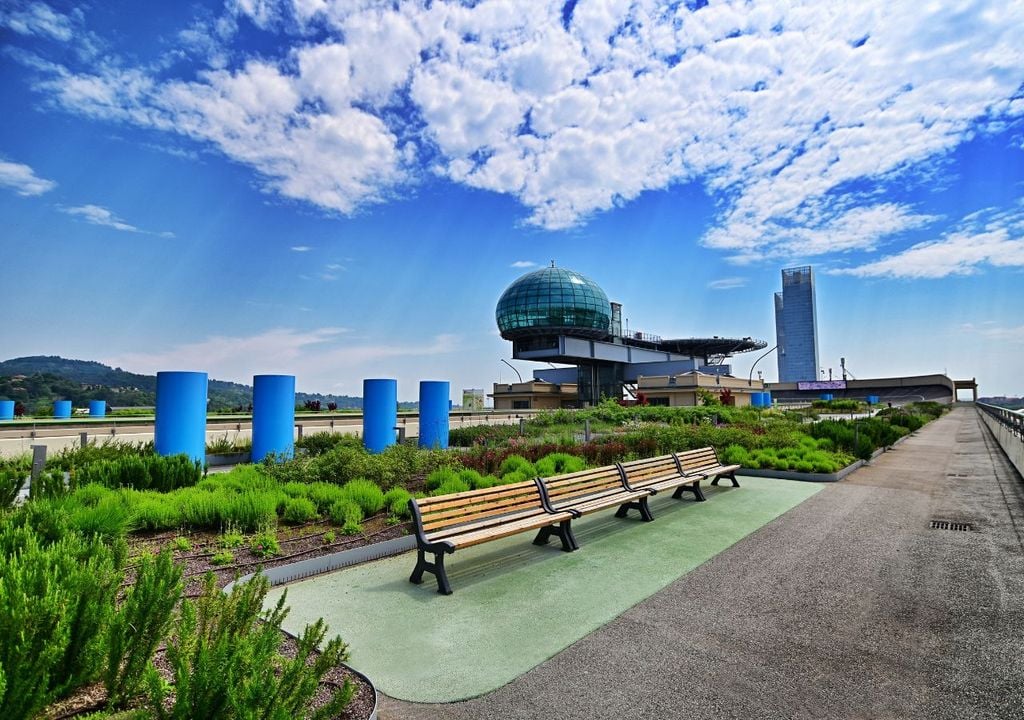 Uno scorcio del giardino pensile lungo la Pista 500 - antomar - stock.adobe.com