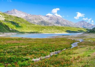 Il segreto meglio custodito della Lombardia: un lago alpino color smeraldo a un’ora da Milano