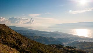 Il Sentiero dei Due Mari: il sorprendente percorso di trekking in Sicilia che attraversa le montagne