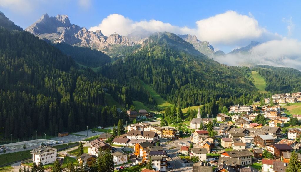 Arabba L'abitato di Arabba, un buon punto di partenza per un'escursione sul Sentiero del Respiro
