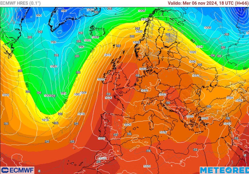 I valori più alti di geopotenziale, in rosso, si spostano più ad ovest