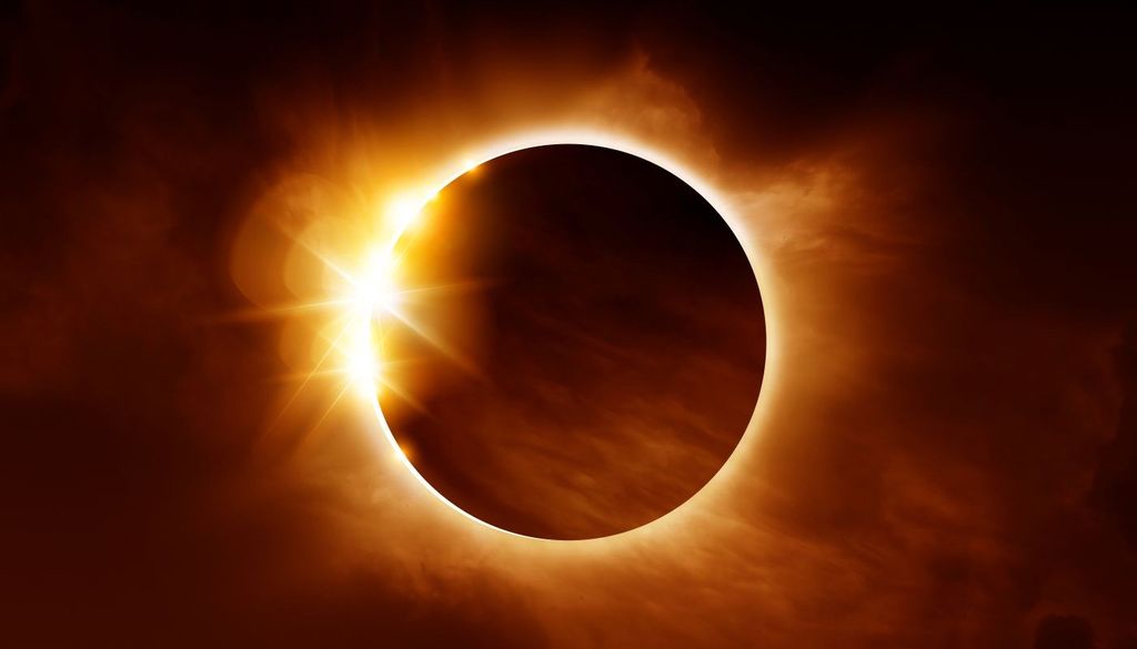 Analizzando i dati combinati di questi 44 eventi unici, gli scienziati hanno cercato anomalie ripetitive in quattro parametri chiave. Ossia la radiazione solare netta, la temperatura al suolo e in quota, la pressione dell’aria e la direzione e velocità del vento.
