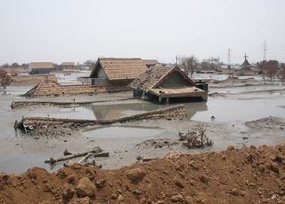 Il vulcano di fango esplode e travolge tutto: 19 anni dal disastro di Lumpur Lapindo
