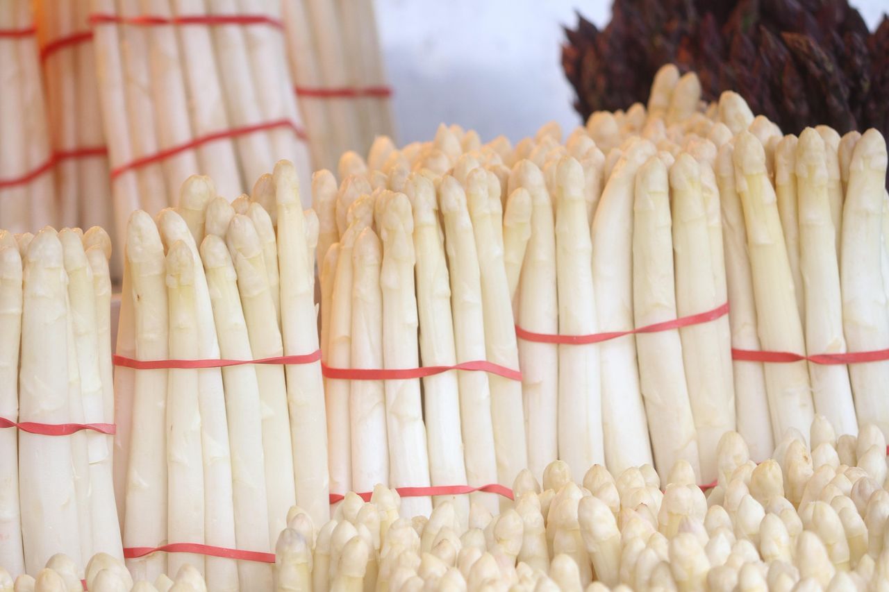 Spargel-Fans sind jetzt im siebten Himmel: Im Mai haben die unvergleichlichen Stangen Hochsaison.