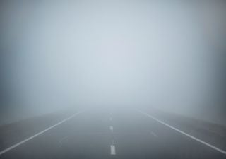 Im Nebel der Seele: Psychologische Dimensionen des Herbstphänomens Nebels, als ein Symbol der inneren Unklarheit.