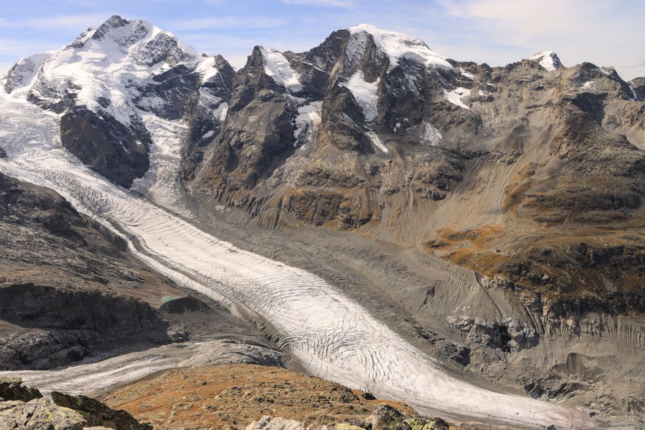Alpenlandschaft im Klimawandel. Im Jahr 2022 setzten Hitzewellen, wenig Neuschnee und Saharastaub den Gletschern zu.
