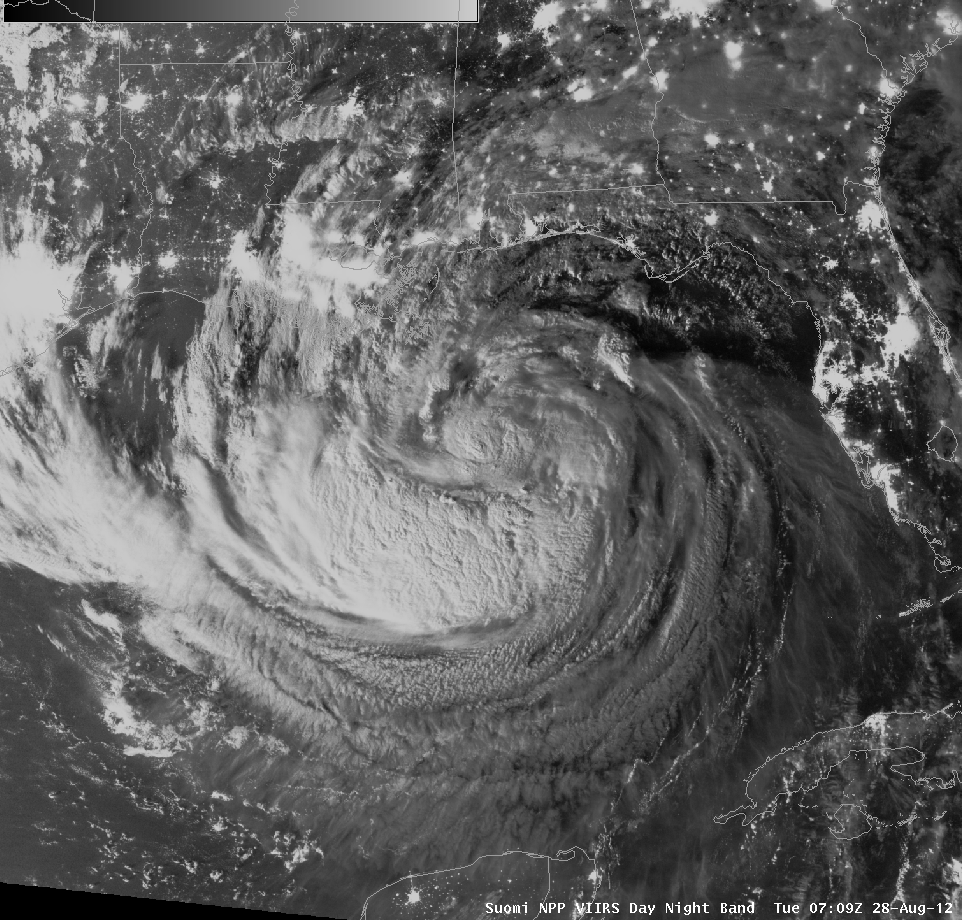 Imagen única: El Ciclón Tropical Isaac De Noche En Canales Visibles