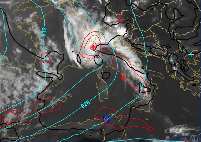 Mapa de presión en superficie en hPa Ídem que en la figura anterior pero con los campos de geopotencial en 300 hPa, líneas celestes, mapa de presión en superficie en hPa y en línea negra, y campo de advección de vorticidad en 300 hPa, en rojo (ascensos, valores positivos; negativos descensos). Fuente: EUMETRAIN-CEPMP.