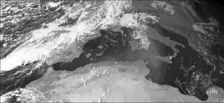 Imagen única: frente-estelas-polvo-noche