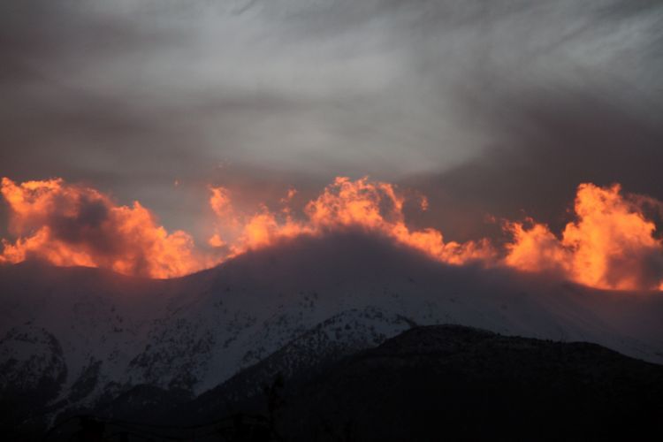 Imagen única: Fuego En Las Nubes
