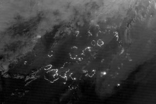 Imagen única: fuegos nocturnos vistos por sensores visibles