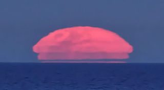 Imagen única: La segunda luna llena de agosto deformada