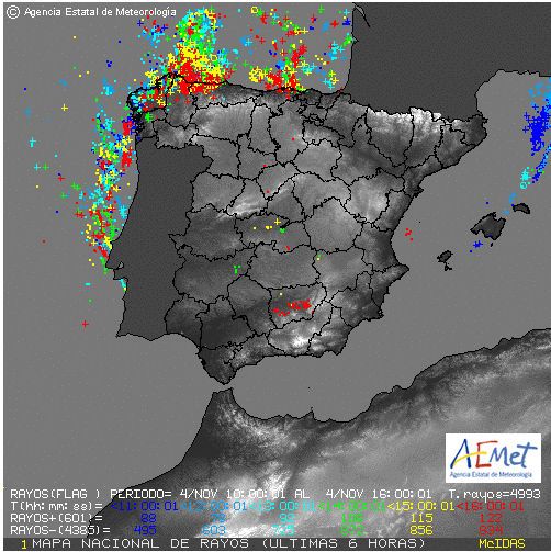 Imagen única: Rayos En La Descarga Postfrontal Fría Cerca de 5000 rayos se detectan en la ventana mostrada y agrupados en periodos de 1 h, hasta 6 horas (16-10 UTC). Una gran cantidad de rayos se observan en la vertiente atlántica asociados a la descarga fría postfontal. Los rayos que caen en Portugal no se dibujan pero sí son tenidos en cuenta.