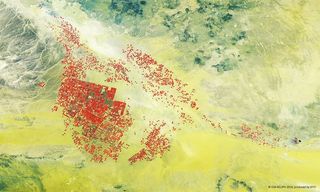Imágenes del desierto y de zonas de riegos