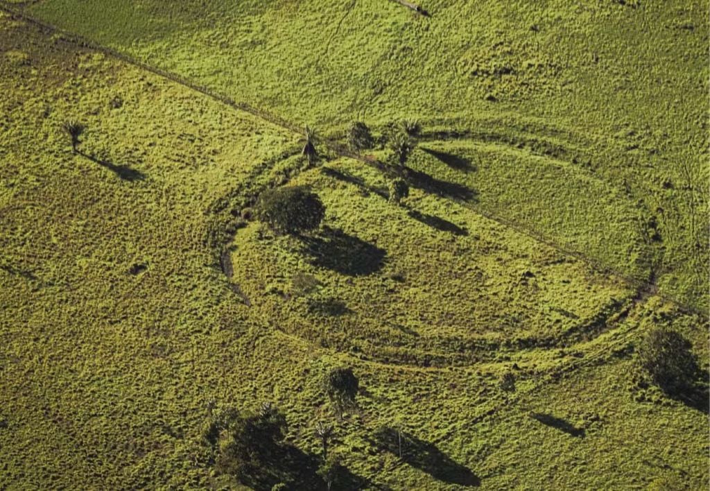 Imagem inédita de avistamento aéreo de geoglifos na Amazônia. Crédito: Valter Calheiros Imagem inédita de avistamento aéreo de geoglifos na Amazônia. Crédito: Valter Calheiros