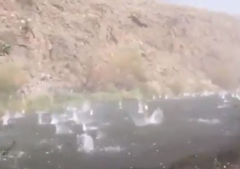 Impactante caída de granizo grande en Loncopué, Neuquén Impactante caída de granizo grande en Loncopué, Neuquén