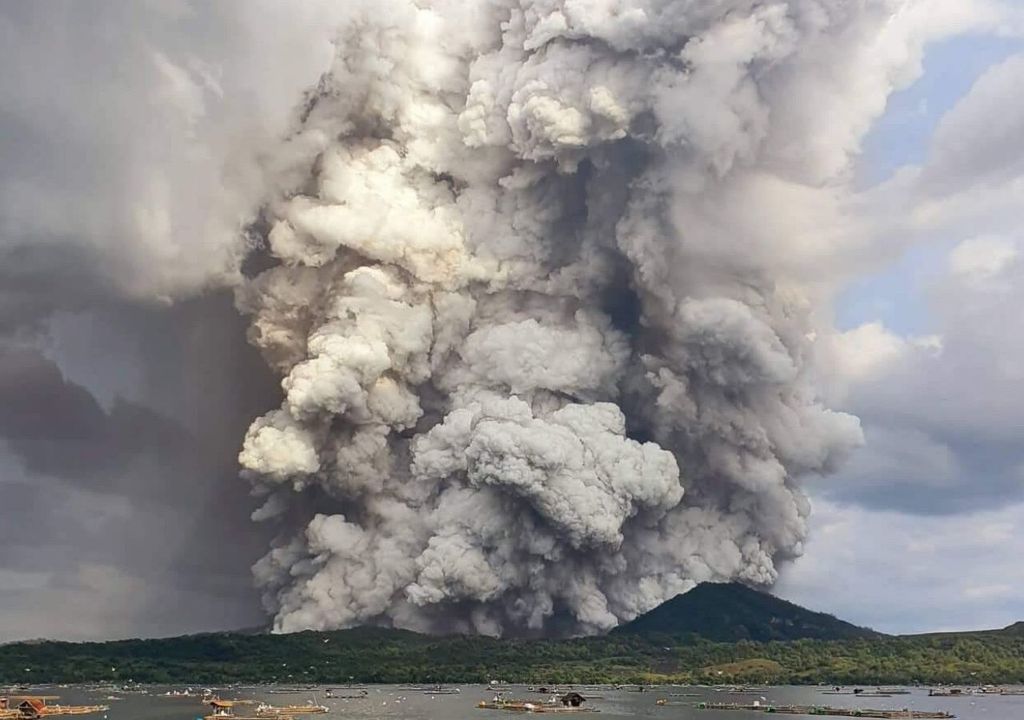 Erupção nas Filipinas, Vulcão Taal