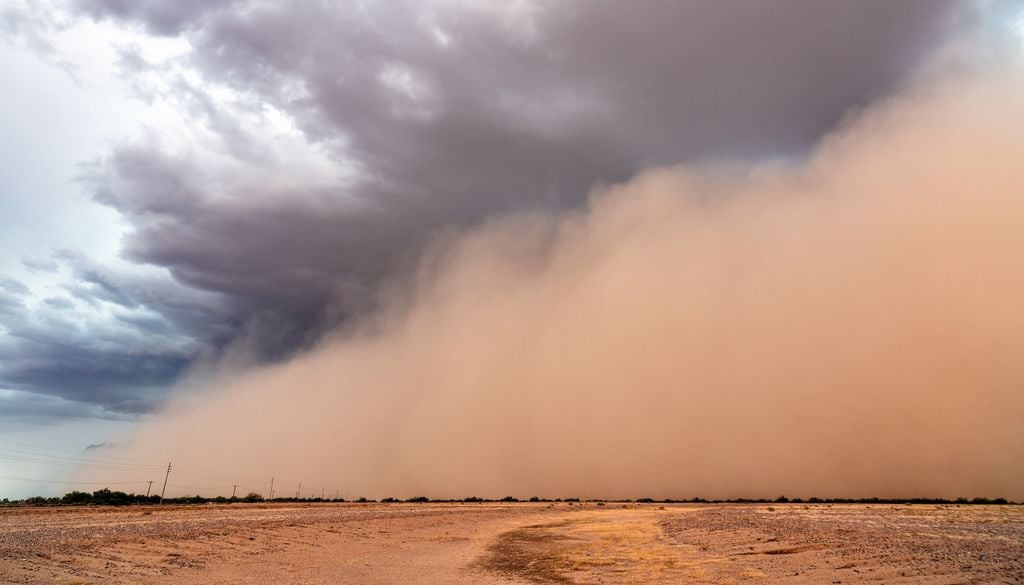 La desertificazione, la scarsità di piogge e l’avanzata del cambiamento climatico stanno aumentando la frequenza delle tempeste di sabbia nelle regioni aride del Medio Oriente.