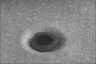 Impactante: una gota cayendo sobre…
