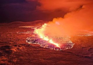 Impactantes imágenes de la más reciente erupción volcánica en Islandia: es la quinta desde diciembre