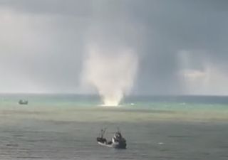 Schockierende Bilder einer Wasserhose im Schwarzen Meer