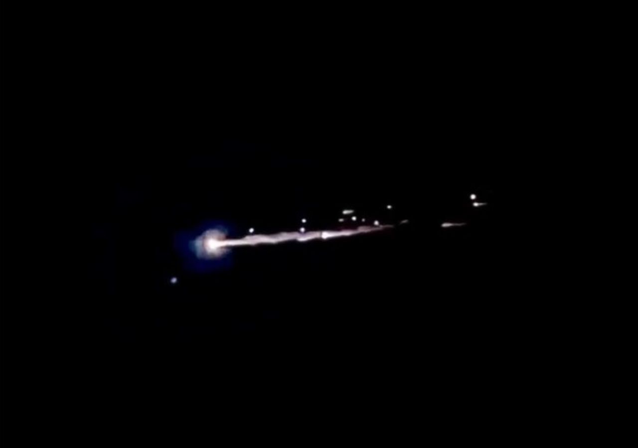 Increíbles imágenes de un cohete SpaceX ardiendo en el cielo mexicano