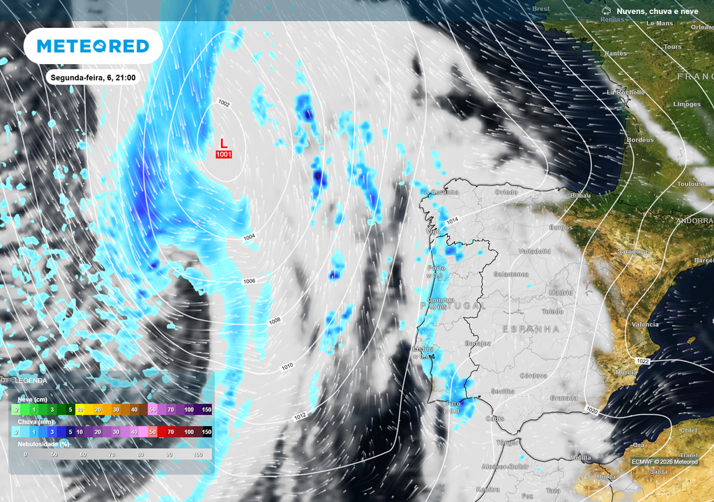 A frente atlântica começa a afetar o território ao final da tarde de segunda-feira, com chuva inicialmente fraca a moderada ao longo da faixa costeira e posterior progressão para o interior.