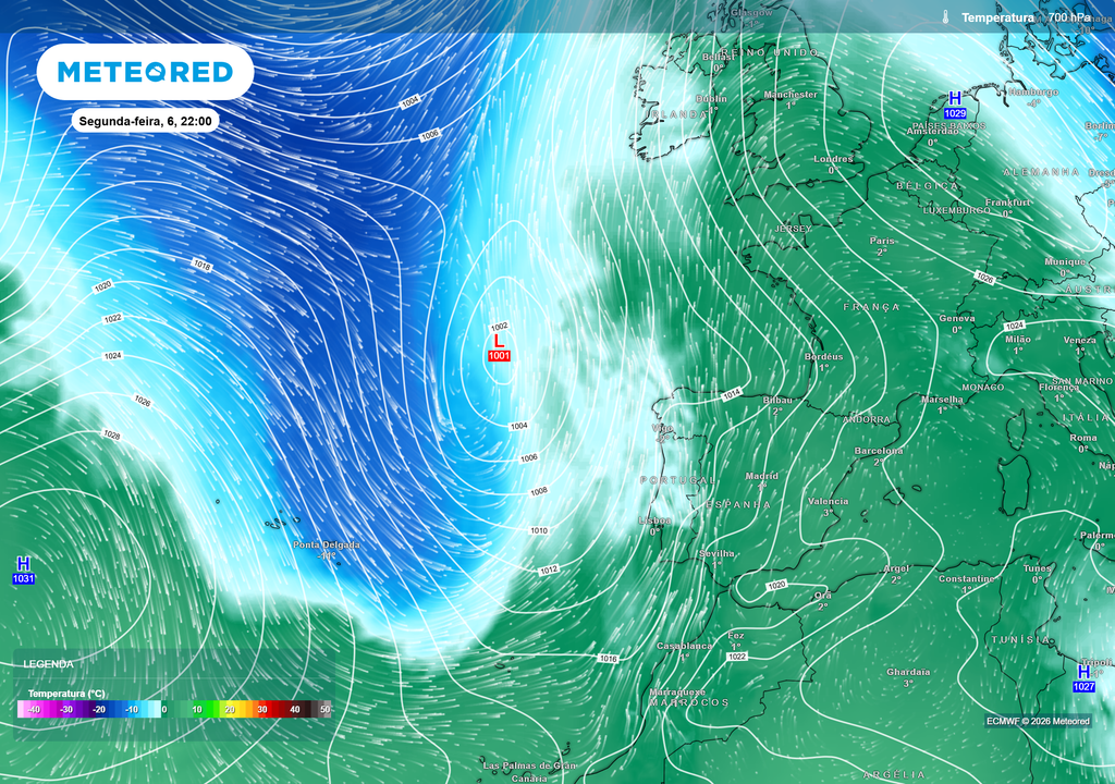 A ondulação do jato polar favorece o transporte de uma massa de ar mais frio para latitudes ibéricas, preparando uma terça-feira bastante mais fresca do que os dias anteriores.