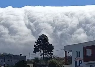 Una impresionante cascada de nubes cae sobre el valle de Aridane, en la isla de La Palma: aquí el vídeo del fenómeno