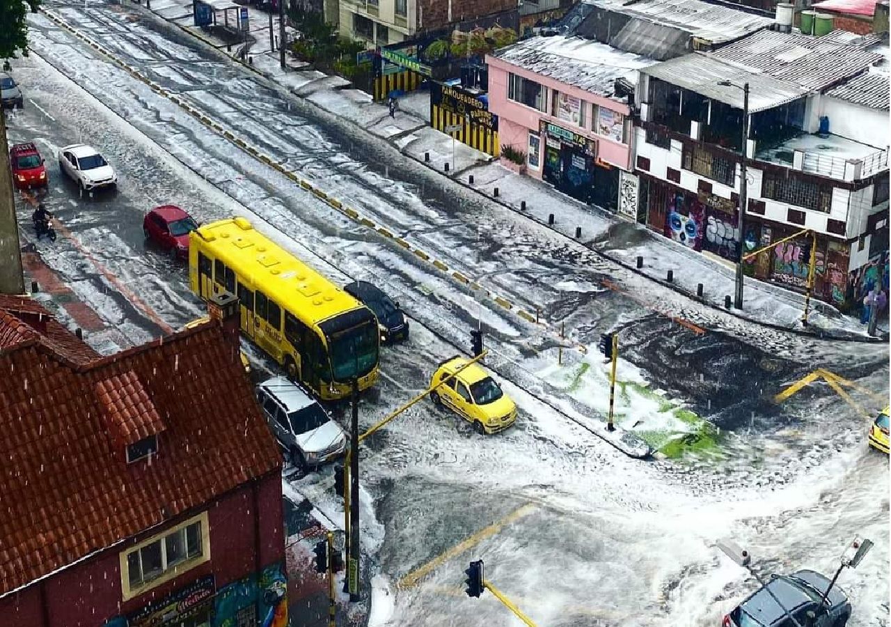 Impresionante Granizada Pinta De Blanco Calles En Bogot Colombia